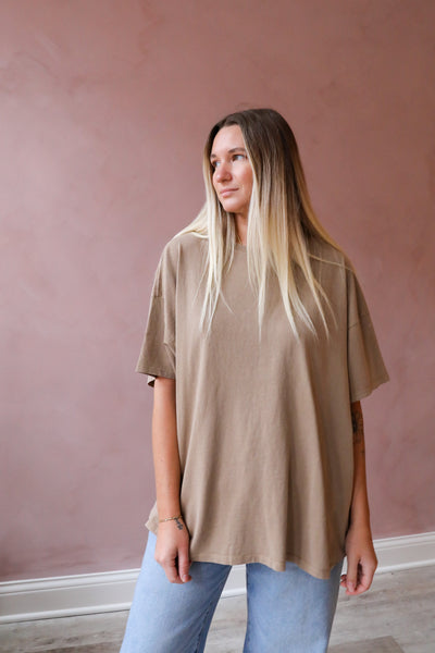 Crafted from 100% cotton and designed with an oversized, loose fit, this long tee is the perfect blend of comfort and style.