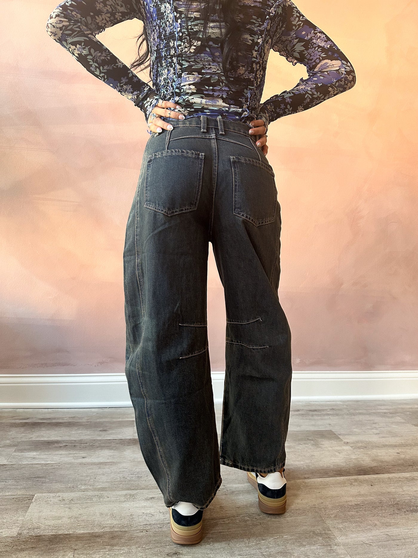 Hideaway Barrel Jeans